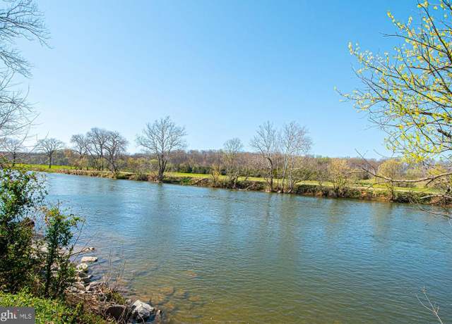 Property at 4792 Howellsville Rd, Front Royal, VA 22630, 2 beds, 2 baths