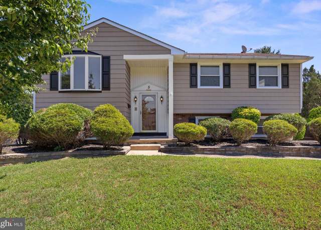 Property at 5 Academy Dr, Stratford, NJ 08084, 4 beds, 1.5 baths