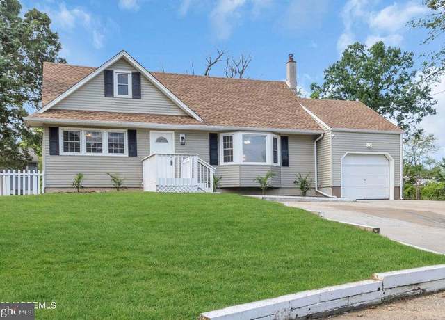 Property at 14 Regal Ct, Toms River, NJ 08753, 4 beds, 2 baths