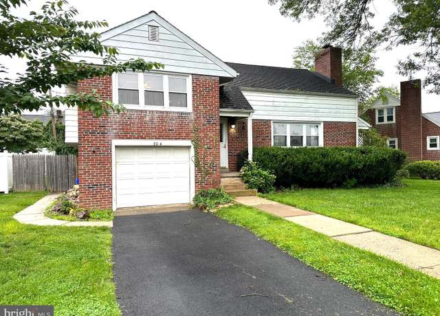 Property at 204 Opal Ave, Reading, PA 19606, 3 beds, 1.5 baths