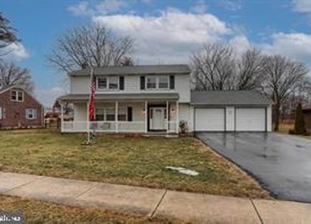 Property at 221 Lincoln Dr, Wernersville, PA 19565, 4 beds, 2.5 baths