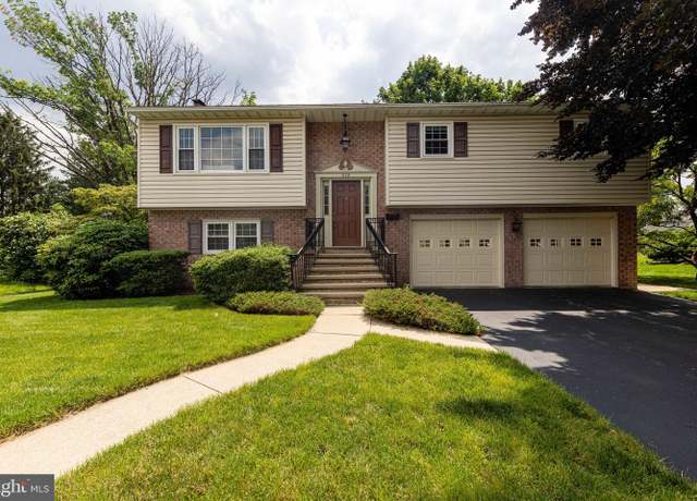 Property at 978 East Mckinley St, Chambersburg, PA 17201, 3 beds, 2.5 baths