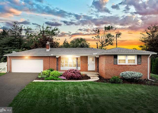 Property at 540 Cortleigh Dr, York, PA 17402, 3 beds, 1.5 baths