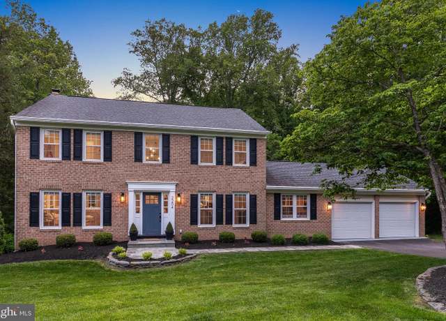 Property at 2204 Lomond Ct, Vienna, VA 22181, 4 beds, 3.5 baths