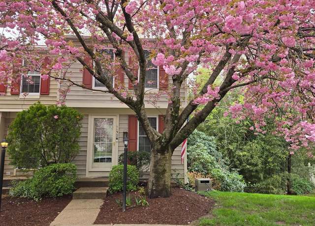 Property at 11900 Fieldthorn Ct, Reston, VA 20194, 2 beds, 2 baths