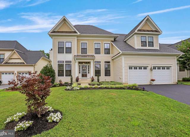 Property at 35686 Kedleston Ct, Round Hill, VA 20141, 4 beds, 3.5 baths