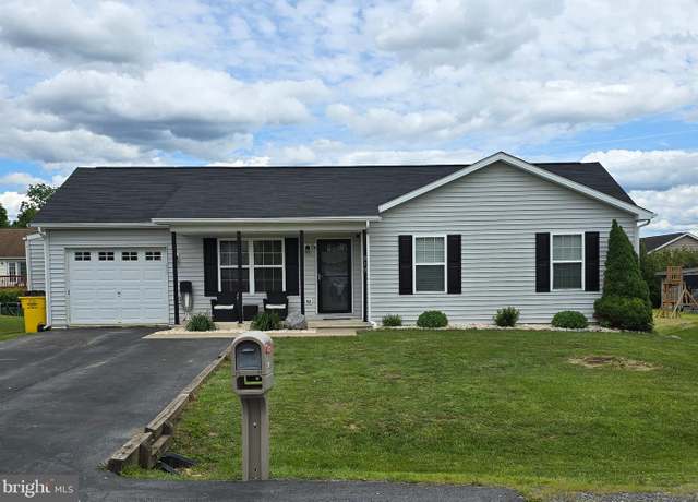 Property at 319 Dinali Dr, Martinsburg, WV 25403, 3 beds, 2 baths
