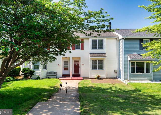 Property at 18 E Green Valley Cir, Newark, DE 19711, 3 beds, 2.5 baths