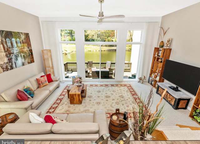 Property at 184 New Mark Esplanade, Rockville, MD 20850, 3 beds, 2.5 baths
