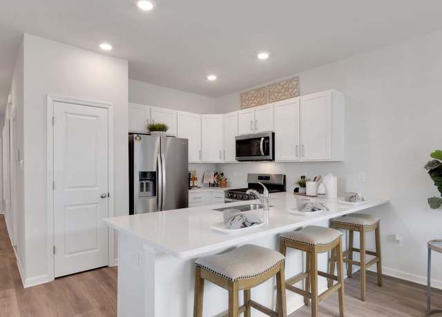 Property at 205 Hermosa Dr, Egg Harbor Township, NJ 08234, 3 beds, 2.5 baths