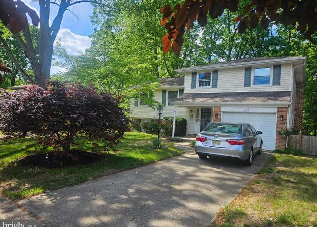 Property at 240 Winding Way Rd, Stratford, NJ 08084, 4 beds, 1.5 baths