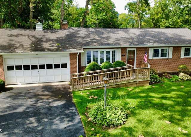 Property at 915 Woodland Dr, Bellefonte, PA 16823, 3 beds, 1.5 baths