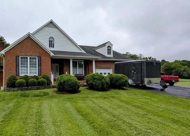 Property at 7054 Lakeview Dr, Warrenton, VA 20187, 3 beds, 2 baths