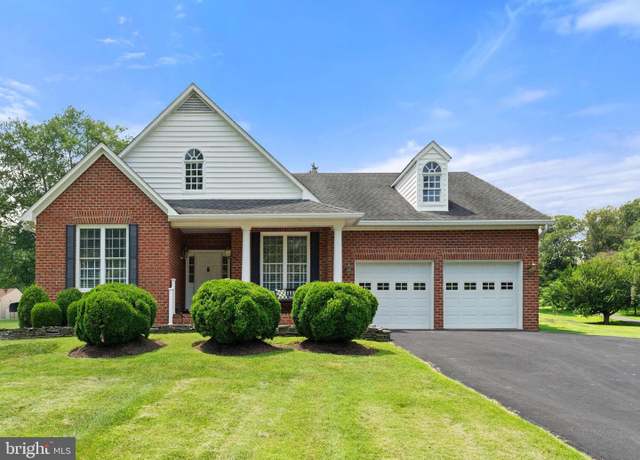 Property at 7054 Lakeview Dr, Warrenton, VA 20187, 3 beds, 2 baths