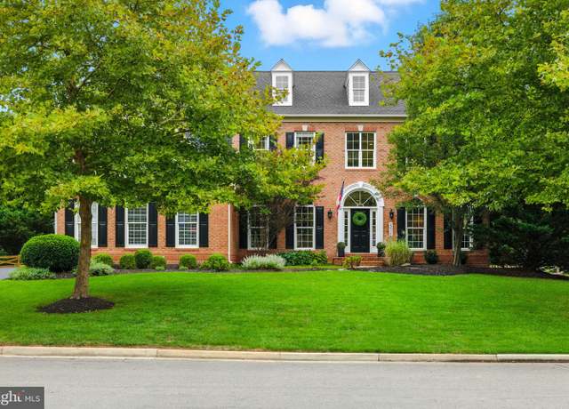 Property at 22530 Forest Run Dr, Ashburn, VA 20148, 5 beds, 4.5 baths