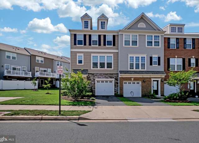 Property at 8428 Girvan Ct, Manassas, VA 20109, 3 beds, 3.5 baths