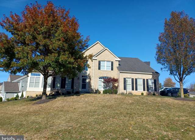 Property at 15 Roving Dr, Martinsburg, WV 25403, 4 beds, 3.5 baths