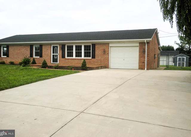 Property at 565 Richard St, Martinsburg, WV 25404, 3 beds, 2 baths