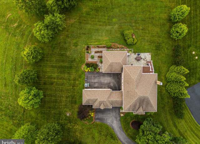 Property at 3913 Briar Knoll Cir, Phoenix, MD 21131, 4 beds, 4.5 baths