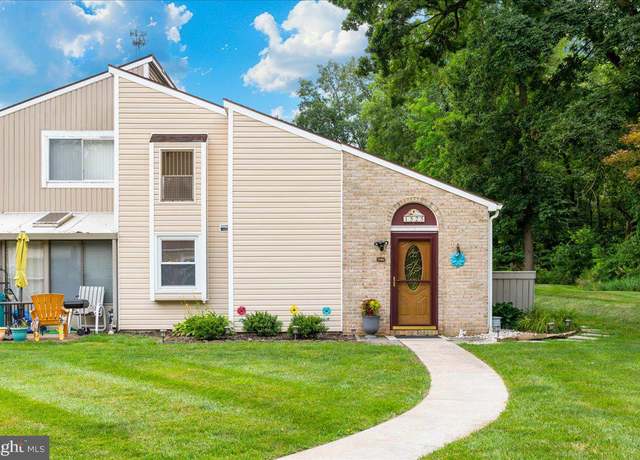 Property at 1525 Kensington Dr, Hagerstown, MD 21742, 2 beds, 2 baths