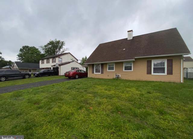 Property at 31 Pembrook Ln, Willingboro, NJ 08046, 4 beds, 2 baths