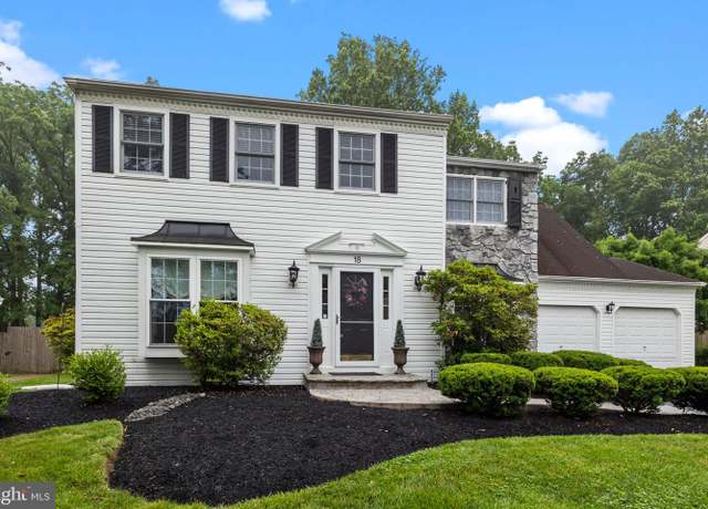 Property at 18 Treeline Dr, Holland, PA 18966, 3 beds, 2.5 baths
