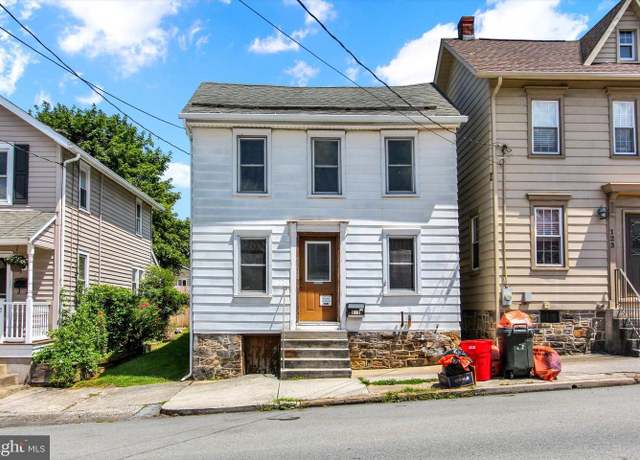Property at 121 S Baltimore St, Dillsburg, PA 17019, 2 beds, 1 bath