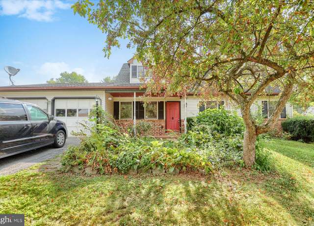 Property at 10 Winter Dr, Dillsburg, PA 17019, 3 beds, 2 baths