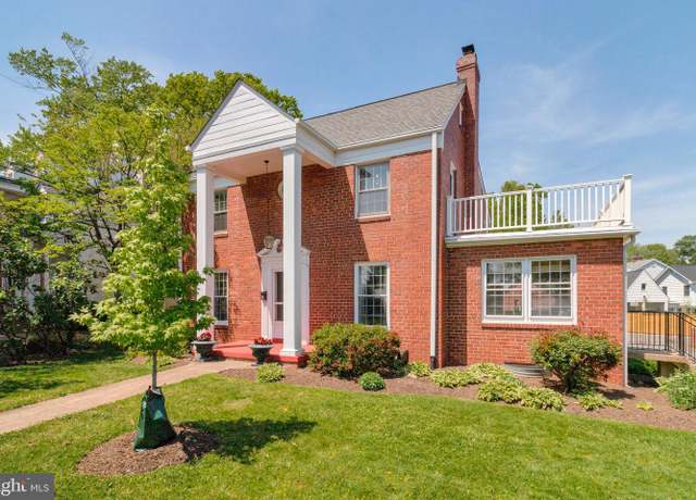 Property at 6211 Langston Blvd, Arlington, VA 22205, 5 beds, 3.5 baths