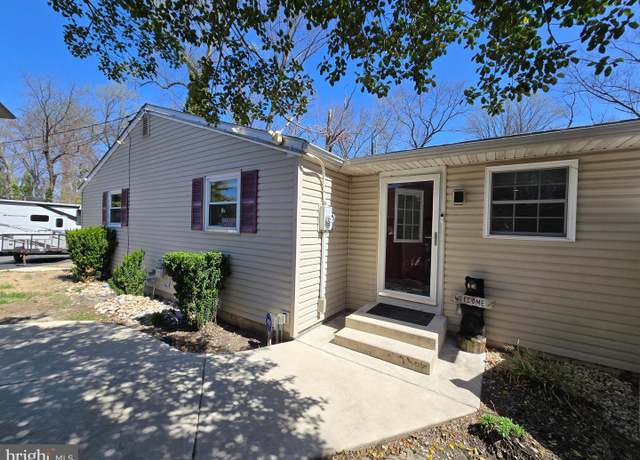 Property at 701 Woodland Ave, Lindenwold, NJ 08021, 3 beds, 2 baths