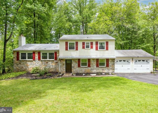 Property at 328 Horseshoe Ln, Downingtown, PA 19335, 4 beds, 2.5 baths