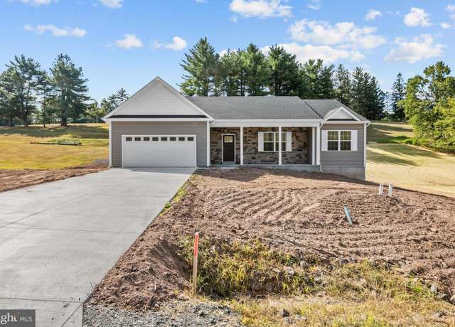 Property at 8 Country Club Rd, Ashland, PA 17921, 3 beds, 2 baths
