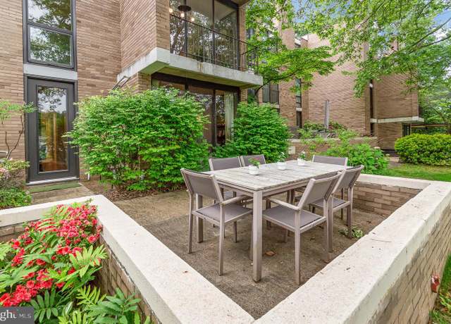 Property at 1690 Chimney House Rd, Reston, VA 20190, 3 beds, 3.5 baths