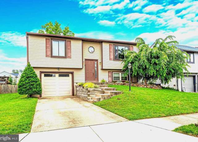 Property at 135 Holly Cir, Essex, MD 21221, 3 beds, 1.5 baths