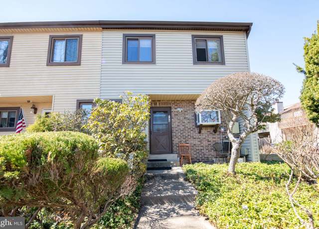 Property at 148 Knox Ct, Holland, PA 18966, 3 beds, 2.5 baths