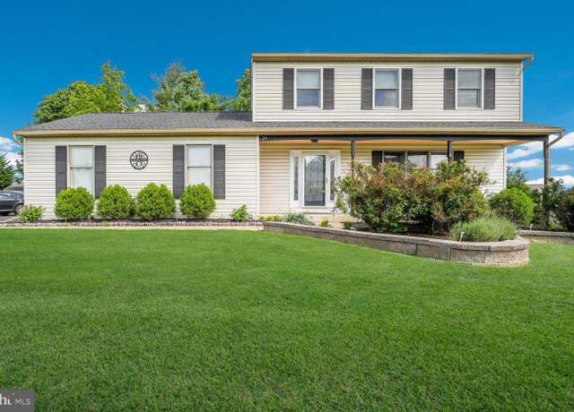Property at 29 Castlewood Dr, Chalfont, PA 18914, 3 beds, 2.5 baths