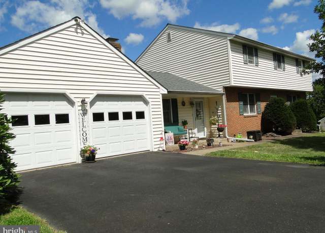 Property at 1530 Gateway Dr, Quakertown, PA 18951, 4 beds, 2.5 baths