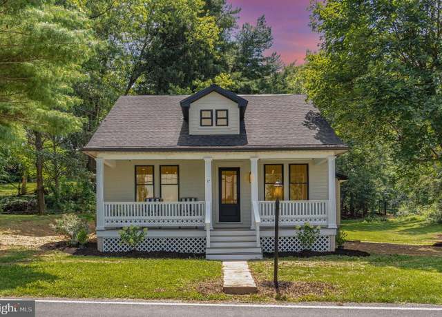 Property at 17 W Winding Hill Rd, Mechanicsburg, PA 17055, 4 beds, 2.5 baths