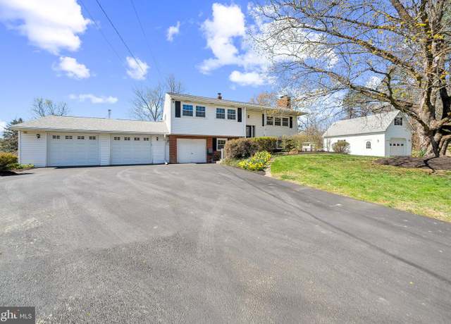 Property at 824 Glenn Ct, Phoenixville, PA 19460, 4 beds, 3.5 baths