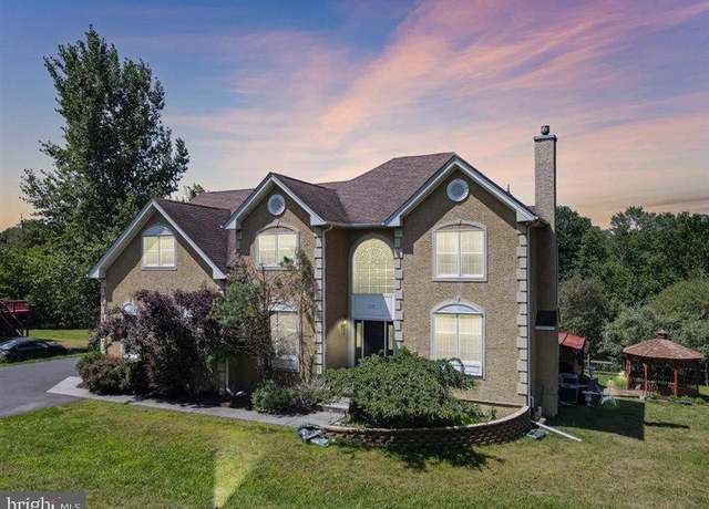 Property at 219 Saddle Creek Dr, Bangor, PA 18013, 4 beds, 2.5 baths