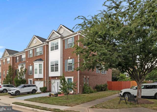 Property at 236 Hawks View Sq SE, Leesburg, VA 20175, 3 beds, 3 baths