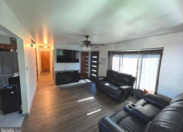 Property at 425 Pleasant St E, Hammonton, NJ 08037, 3 beds, 2 baths