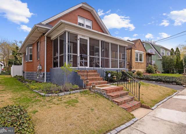 Property at 236 S Davis St, Woodbury, NJ 08096, 4 beds, 1.5 baths