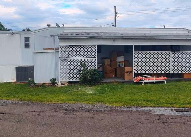 Property at 215 Bordic Rd, Reading, PA 19606, 2 beds, 1.5 baths