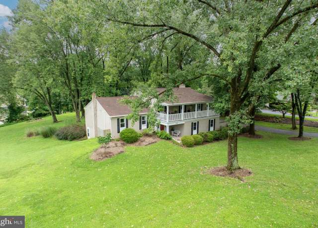 Property at 342 Mackenzie Dr, West Chester, PA 19380, 5 beds, 3.5 baths