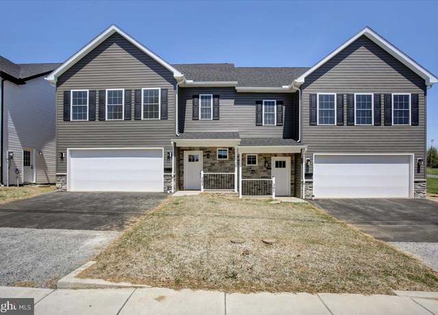 Property at 303 Grandview Ave, Waynesboro, PA 17268, 3 beds, 2.5 baths