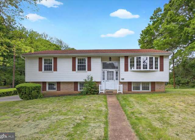 Property at 526 Bean Blossom Dr, Lancaster, PA 17603, 3 beds, 1.5 baths