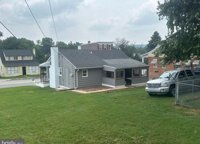 Property at 1345 W College Ave, York, PA 17404, 2 beds, 1 bath