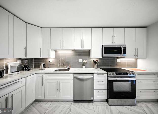Property at 203 Yoakum Pkwy #804, Alexandria, VA 22304, 2 beds, 1 bath