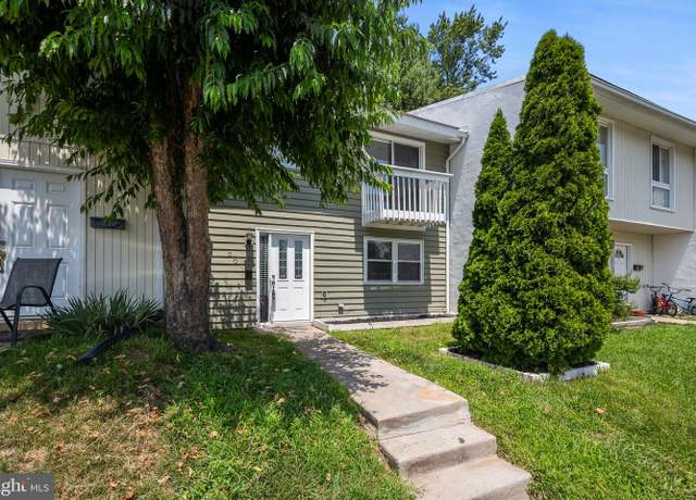 Property at 86 Sugarland Run Dr, Sterling, VA 20164, 4 beds, 3 baths